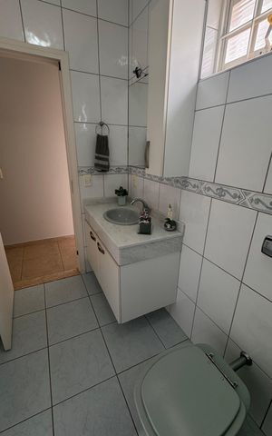 Casa à venda com 220m², 4 quartos e 3 vagasBanheiro 2