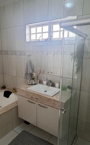 Casa à venda com 220m², 4 quartos e 3 vagasBanheiro da Suíte