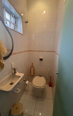 Casa à venda com 220m², 4 quartos e 3 vagasLavabo