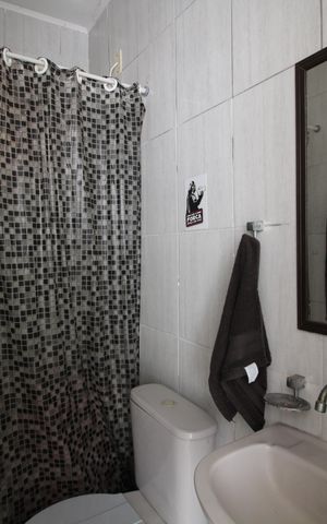 Casa de condomínio para alugar com 120m², 2 quartos e 1 vagaBanheiro de Serviço
