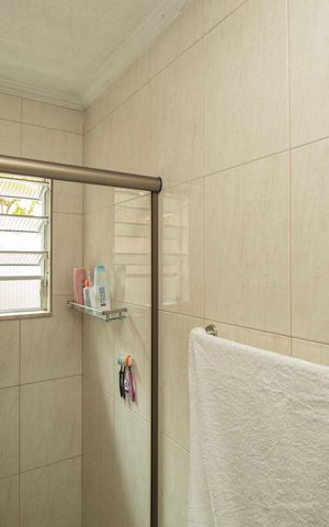 Casa à venda com 150m², 4 quartos e 3 vagas Casa à venda com 150m², 4 quartos e 3 vagasBanheiro 1
