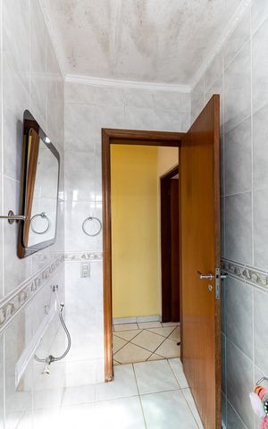 Casa à venda com 268m², 3 quartos e 2 vagas Casa à venda com 268m², 3 quartos e 2 vagasBanheiro Social da Casa 1