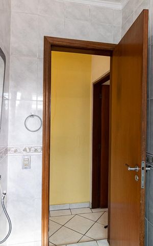 Casa à venda com 268m², 3 quartos e 2 vagas Casa à venda com 268m², 3 quartos e 2 vagasBanheiro Social da Casa 1