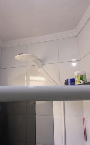 Casa de condomínio à venda com 110m², 2 quartos e 1 vagaBanheiro da Suíte 2