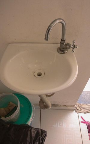 Casa de condomínio à venda com 110m², 2 quartos e 1 vagaBanheiro de Serviço