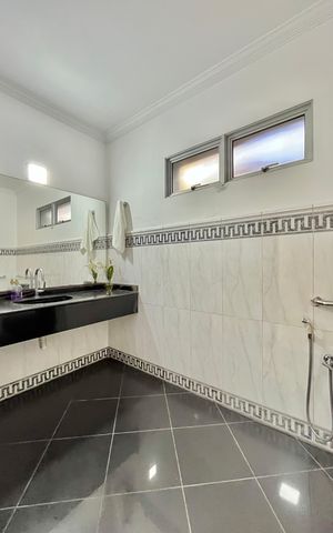 Casa para alugar com 280m², 4 quartos e 8 vagas Casa para alugar com 280m², 4 quartos e 8 vagasLavabo