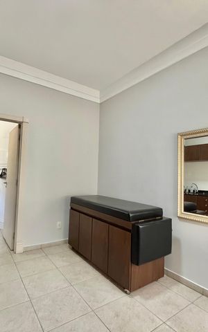 Casa para alugar com 280m², 4 quartos e 8 vagas Casa para alugar com 280m², 4 quartos e 8 vagasCloset da suíte 1