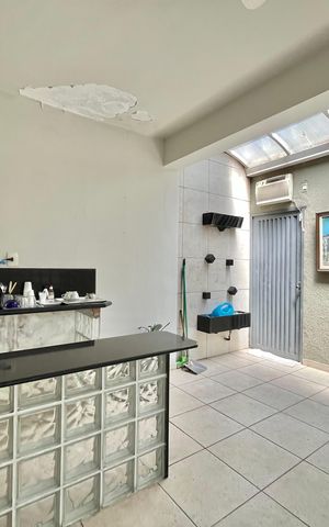 Casa para alugar com 280m², 4 quartos e 8 vagas Casa para alugar com 280m², 4 quartos e 8 vagasCozinha