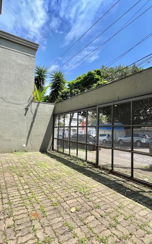Casa para alugar com 280m², 4 quartos e 8 vagas Casa para alugar com 280m², 4 quartos e 8 vagasGaragem