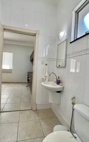 Casa para alugar com 280m², 4 quartos e 8 vagas Casa para alugar com 280m², 4 quartos e 8 vagasBanheiro da Suíte 1
