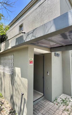 Casa para alugar com 280m², 4 quartos e 8 vagas Casa para alugar com 280m², 4 quartos e 8 vagasFachada