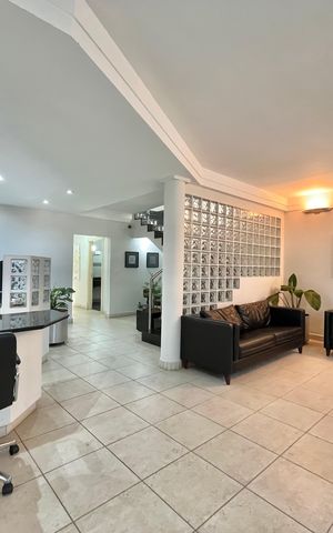 Casa para alugar com 280m², 4 quartos e 8 vagas Casa para alugar com 280m², 4 quartos e 8 vagasSala