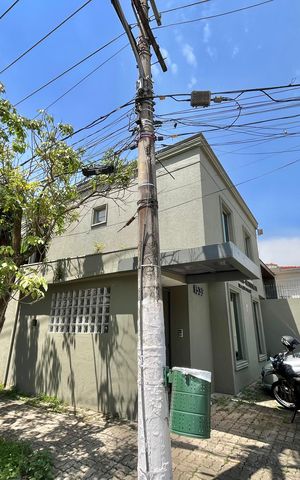 Casa para alugar com 280m², 4 quartos e 8 vagas Casa para alugar com 280m², 4 quartos e 8 vagasFachada