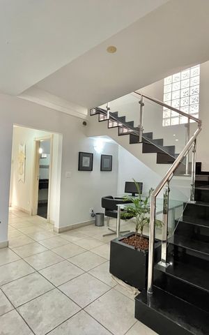 Casa para alugar com 280m², 4 quartos e 8 vagas Casa para alugar com 280m², 4 quartos e 8 vagasSala