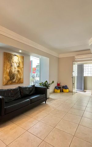 Casa para alugar com 280m², 4 quartos e 8 vagas Casa para alugar com 280m², 4 quartos e 8 vagasSala