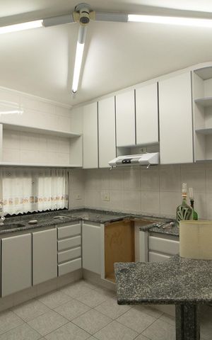 Casa à venda com 360m², 6 quartos e 2 vagas Casa à venda com 360m², 6 quartos e 2 vagasCozinha 2