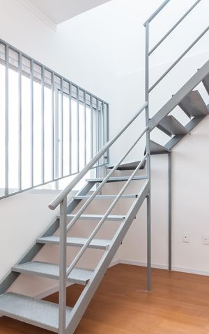 Studio para alugar com 71m², 1 quarto e sem vaga Studio para alugar com 71m², 1 quarto e sem vagaEscada