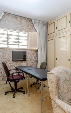 Casa à venda com 1500m², 3 quartos e 4 vagas Casa à venda com 1500m², 3 quartos e 4 vagasCloset da Suíte
