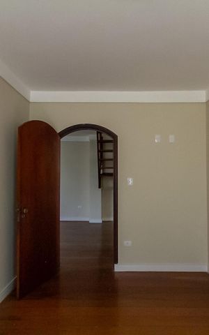 Casa à venda com 357m², 4 quartos e 6 vagasSala de Tv