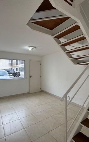 Casa de condomínio à venda com 112m², 3 quartos e 1 vaga Casa de condomínio à venda com 112m², 3 quartos e 1 vagaSala