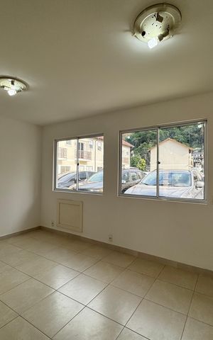 Casa de condomínio à venda com 112m², 3 quartos e 1 vaga Casa de condomínio à venda com 112m², 3 quartos e 1 vagaSala