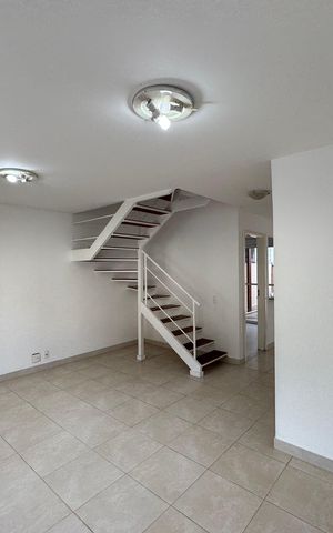 Casa de condomínio à venda com 112m², 3 quartos e 1 vaga Casa de condomínio à venda com 112m², 3 quartos e 1 vagaSala