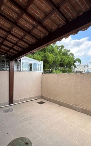 Casa de condomínio à venda com 112m², 3 quartos e 1 vaga Casa de condomínio à venda com 112m², 3 quartos e 1 vagaÁrea de Serviço e Área Externa