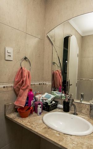 Casa à venda com 180m², 4 quartos e 2 vagas Casa à venda com 180m², 4 quartos e 2 vagasLavabo