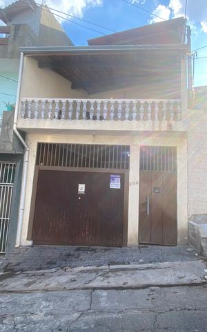 Casa à venda com 180m², 4 quartos e 2 vagas Casa à venda com 180m², 4 quartos e 2 vagasFachada