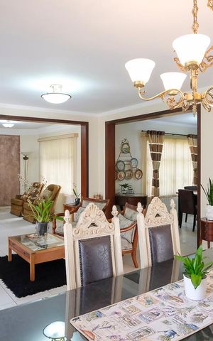 Casa à venda com 585m², 4 quartos e 10 vagasSala