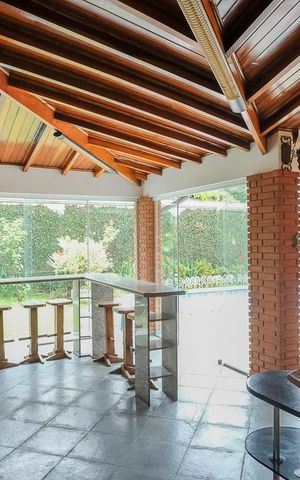 Casa à venda com 585m², 4 quartos e 10 vagasQuintal
