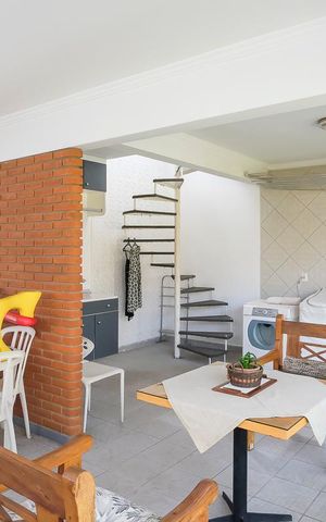 Casa à venda com 585m², 4 quartos e 10 vagasÁrea de serviço