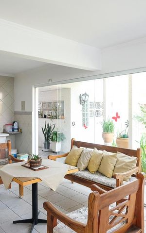 Casa à venda com 585m², 4 quartos e 10 vagasÁrea de serviço