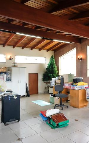 Casa à venda com 585m², 4 quartos e 10 vagasÁrea de serviço