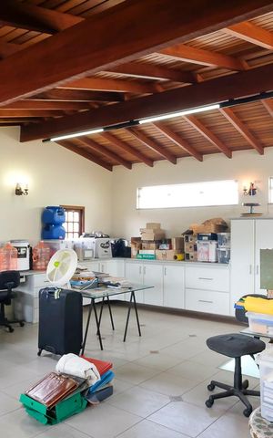Casa à venda com 585m², 4 quartos e 10 vagasÁrea de serviço