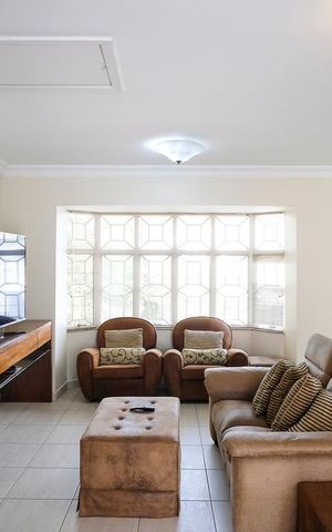 Casa à venda com 585m², 4 quartos e 10 vagasSala de TV