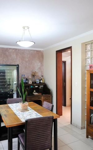 Casa à venda com 585m², 4 quartos e 10 vagasSala