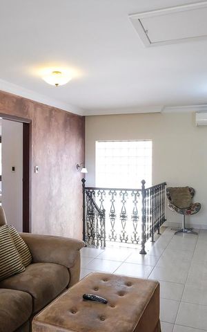 Casa à venda com 585m², 4 quartos e 10 vagasSala de TV