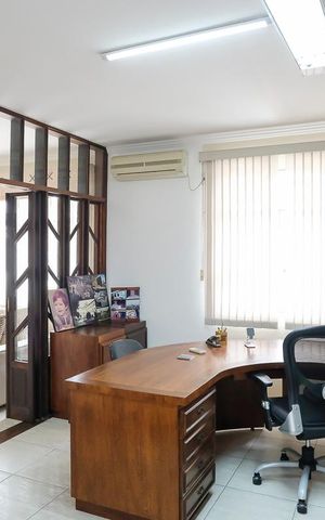 Casa à venda com 585m², 4 quartos e 10 vagasEscritório