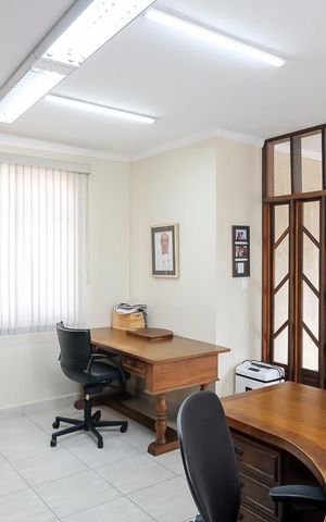 Casa à venda com 585m², 4 quartos e 10 vagasEscritório