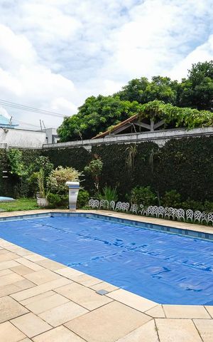 Casa à venda com 585m², 4 quartos e 10 vagasQuintal