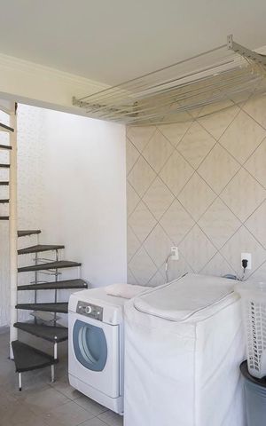 Casa à venda com 585m², 4 quartos e 10 vagasÁrea de serviço