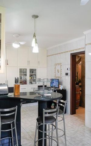 Casa à venda com 585m², 4 quartos e 10 vagasCozinha