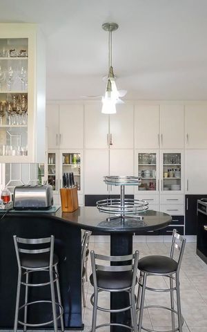 Casa à venda com 585m², 4 quartos e 10 vagasCozinha