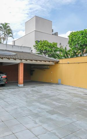 Casa à venda com 585m², 4 quartos e 10 vagasGaragem