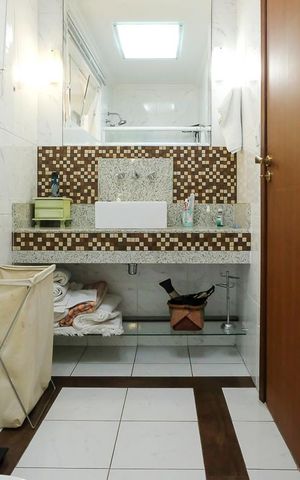 Casa à venda com 585m², 4 quartos e 10 vagasBanheiro da suíte 3