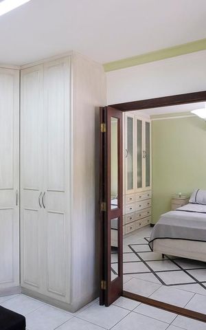 Casa à venda com 585m², 4 quartos e 10 vagasCloset da suíte 1