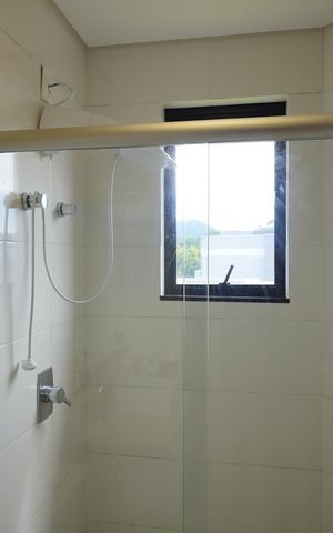 Casa de condomínio para alugar com 200m², 4 quartos e 4 vagasBanheiro corredor