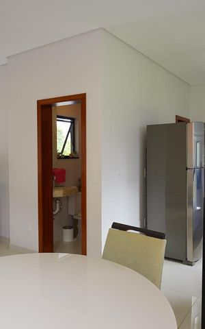 Casa de condomínio para alugar com 200m², 4 quartos e 4 vagasSala