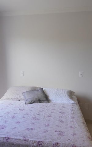 Casa de condomínio para alugar com 200m², 4 quartos e 4 vagasSuíte